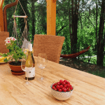 Chillinn Csillag Cottage külső terasz kép gyümölcsökkel
