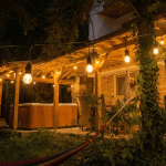 Chillinn Csillag Cottage esti terasz