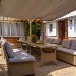 Chillinn Bikavér Cottage Eger nyár terasz