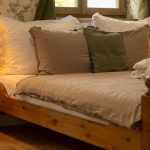 Chillinn Csillag Cottage hálószoba ágy részlet